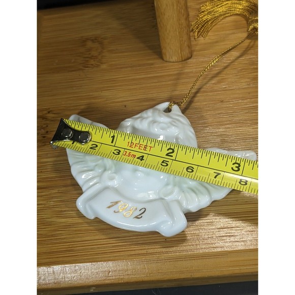 Vintage Christmas Remembrance White Porcelain Angel Cherub Ornament 1982 - Picture 4 of 5
